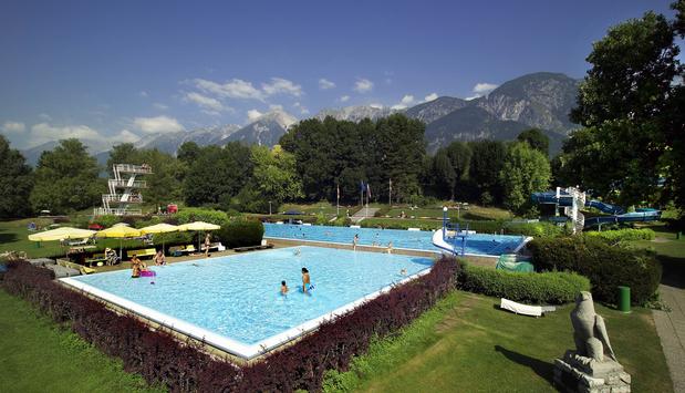 Foto: Schwimmbad Hall (Lackner) Foto: Schwimmbad Hall (Lackner)