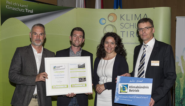 Prok. Andreas Ablinger (SALZRAUM.Hall), Manuel Lackmaier, MA (Burg Hasegg & Münze Hall), LH-Stv.in Ingrid Felipe (Klimaschutzlandesrätin), Mag. Christian Holzknecht (Vorstandsvorsitzender Hall-AG) / (Foto Martin Vandory) Prok. Andreas Ablinger (SALZRAUM.Hall), Manuel Lackmaier, MA (Burg Hasegg & Münze Hall), LH-Stv.in Ingrid Felipe (Klimaschutzlandesrätin), Mag. Christian Holzknecht (Vorstandsvorsitzender Hall-AG) / (Foto Martin Vandory)