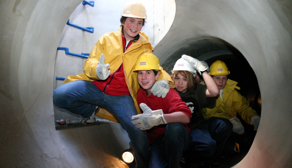 Schüler in der Kanalisation von Hall (Foto: Gregor Jenewein)