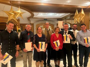 Auszeichnung der Führungskräfte bei der Weihnachtsfeier der Hall AG